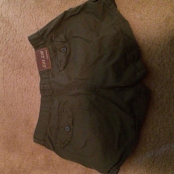 Shorts - Picture 3 of 3