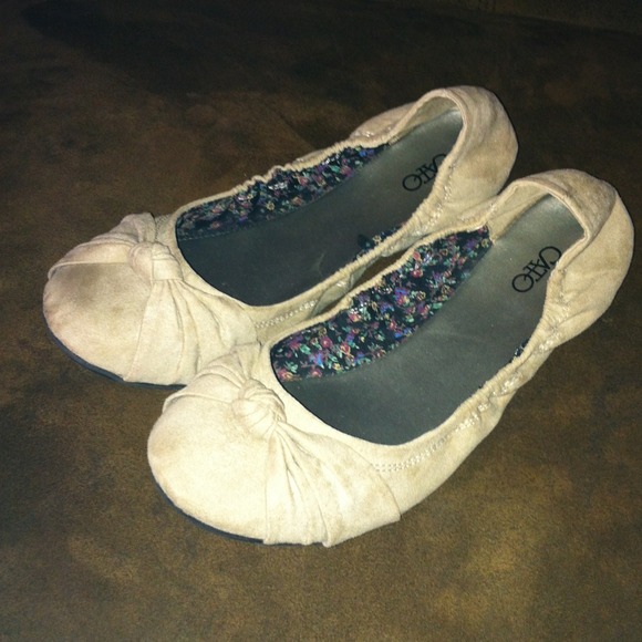 Size 9 Nude scrunch ballet flats