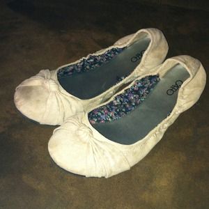 Size 9 Nude scrunch ballet flats