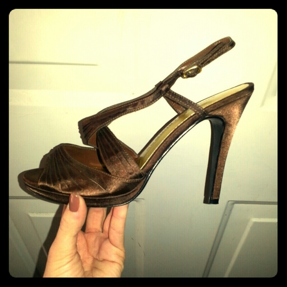 Brown strapped sandle heels