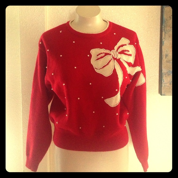 ✨3 for $30 ✨ Vintage Embellished Bow Sweater - Picture 1 of 4