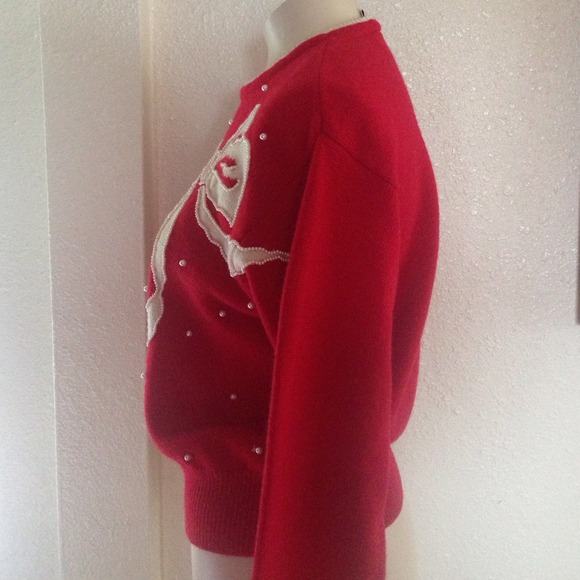 ✨3 for $30 ✨ Vintage Embellished Bow Sweater - Picture 2 of 4