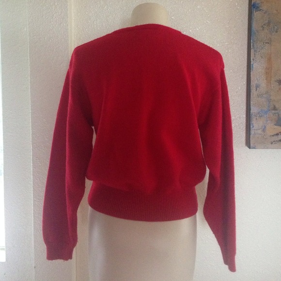 ✨3 for $30 ✨ Vintage Embellished Bow Sweater - Picture 3 of 4