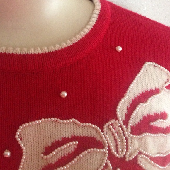 ✨3 for $30 ✨ Vintage Embellished Bow Sweater - Picture 4 of 4