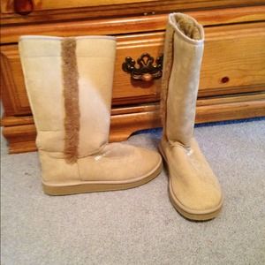Womens size 10 Skechers boots