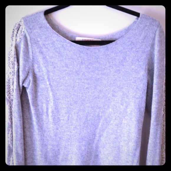 🌟 RESERVED - BUNDLE 🌟sweater with lace detail