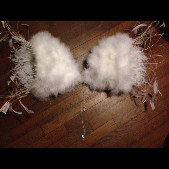 What Is The Weight Of Victoria Victoria\'s Secret angel wings