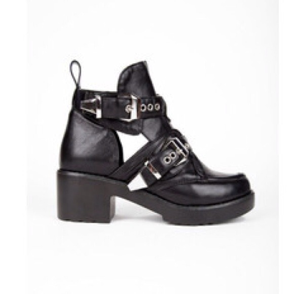 TOBI Rebel Scholar Cut Out Boot BN