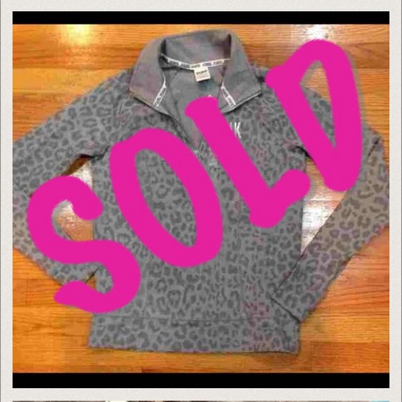 💕SOLD💕Leapord print half zip