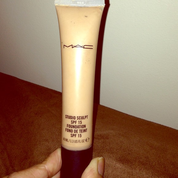 MAC studio sculpt SPF 15 foundation NC35