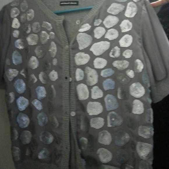 Cute top  Short sleeve chiffon sleeves