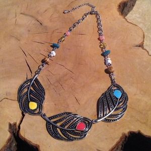 🌟🌟NWT Feather Tribal/Boho Necklace