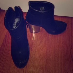 ✋RESERVED🎉Elle Black Leather Bootie