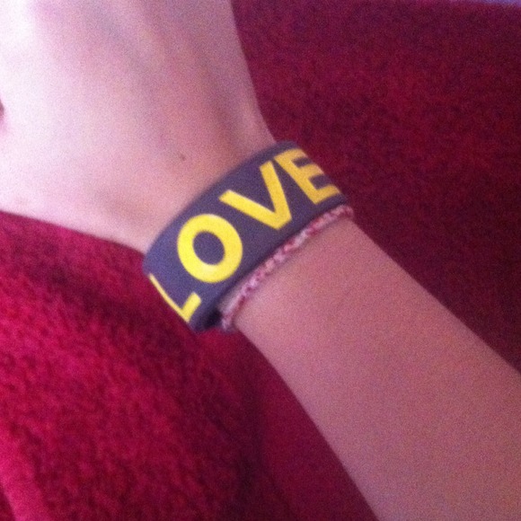 LOVE SLAP ON BRACELET