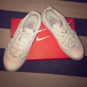 Nike Womens Sideline II Sneakers in White