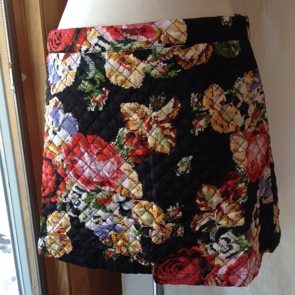 Faux needlepoint quilted black rose mini skirt