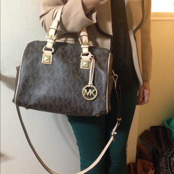 Mk medium grayson and matching wristlet
