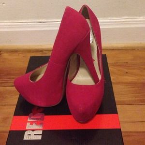Red Kiss Fuchsia round toe Pump