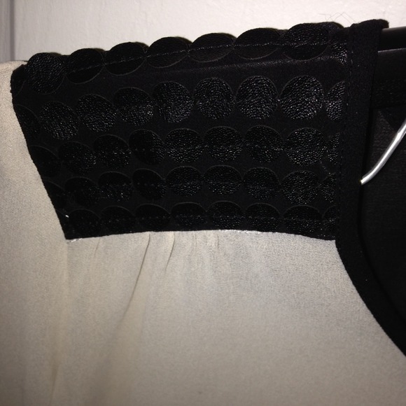 Peach & black feminine top - Picture 4 of 4