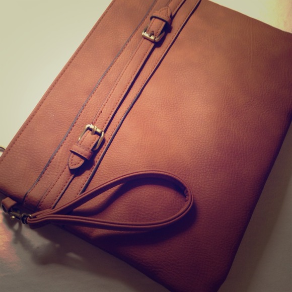 Tan clutch