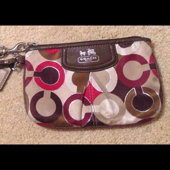 **SOLD** Coach Wristlet 😍