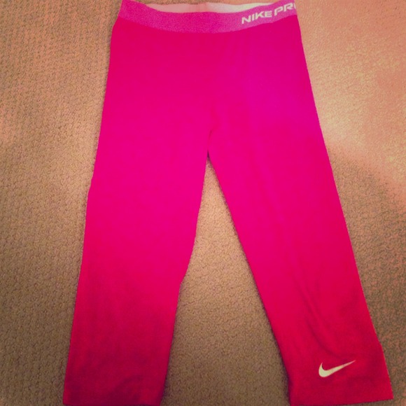🚫SOLD🚫NIKE Women's Pro Capri Workout Pants