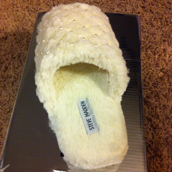 Steve Madden slippers