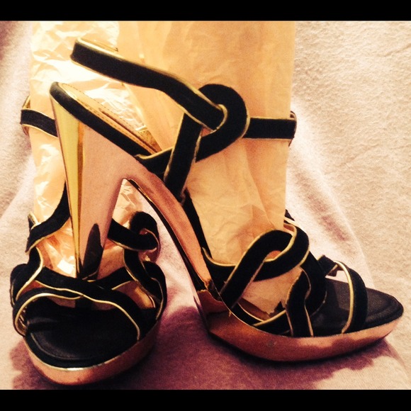 Zara black and gold strap sandal