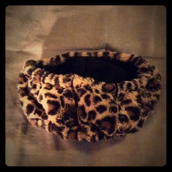 Reversible winter headband