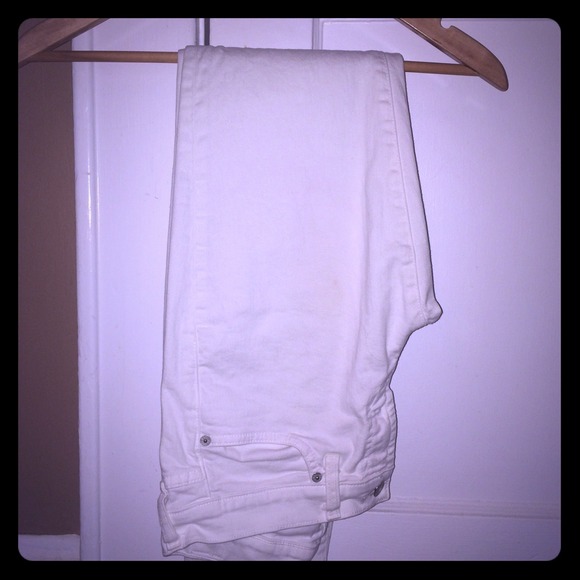 Red Engine white skinny jeans!!