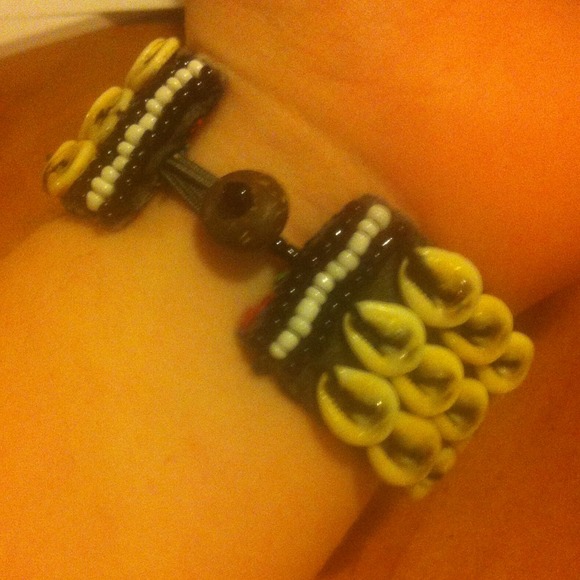 Shell bracelet - Picture 2 of 2