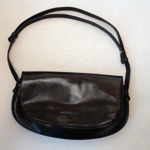 Black leather Kenneth Cole purse