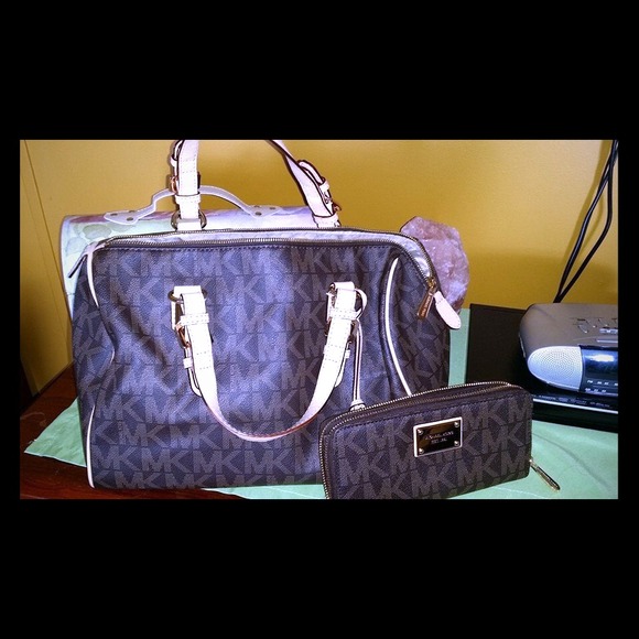 Mk Grayson with matching wallet 🚫trading🚫🚫