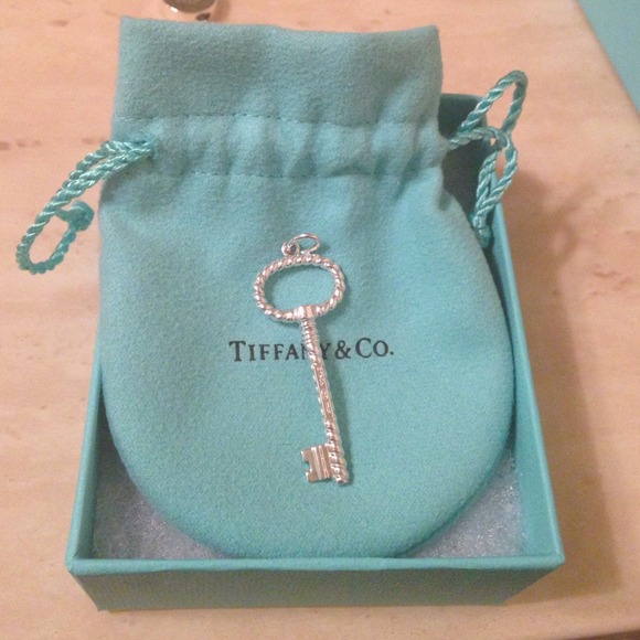 Hold for @suzanne9800 Tiffany key!