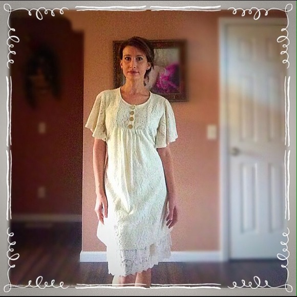 ❤️Gifted❤️ Beautiful vintage inspired lace dress - Picture 4 of 4