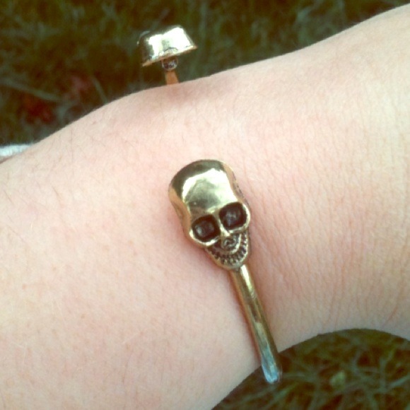 Gold skull bangle - Picture 1 of 2