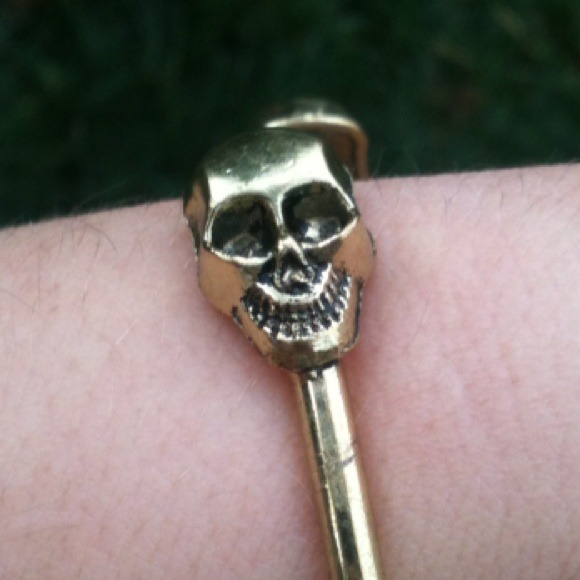 Gold skull bangle - Picture 2 of 2