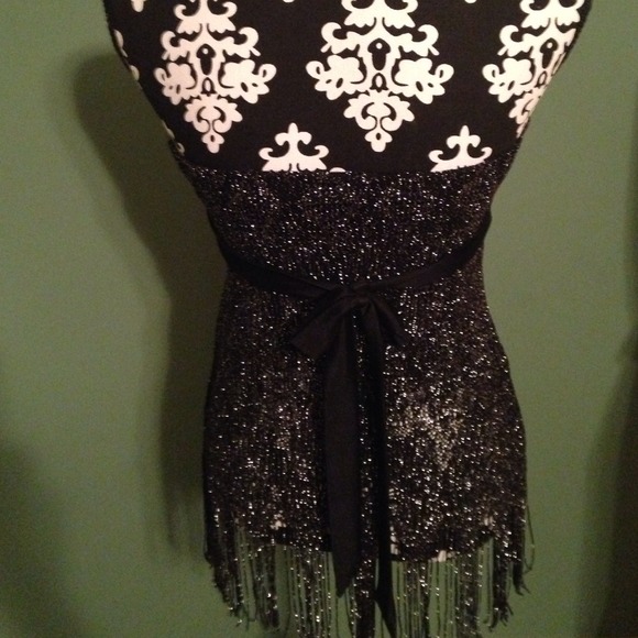 NWOT Gorgeous strapless top - Picture 2 of 4