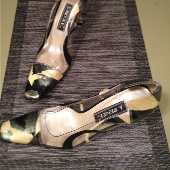 Multi colored pumps - Picture 3 of 3