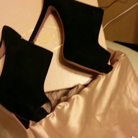 Shoes - Picture 2 of 4