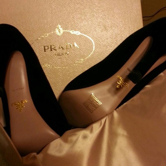 Shoes - Picture 3 of 4