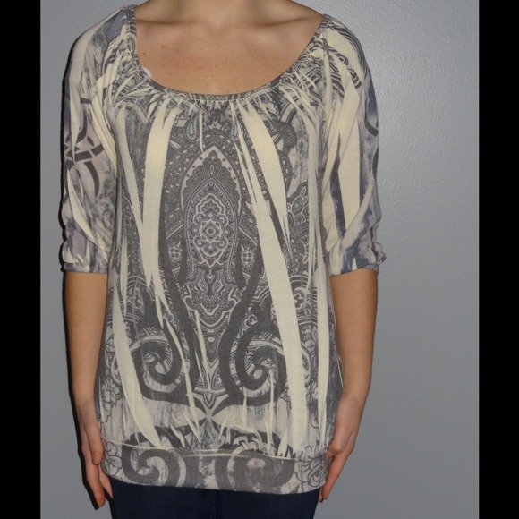 3/4 Sleeve Top with Grey Pattern
