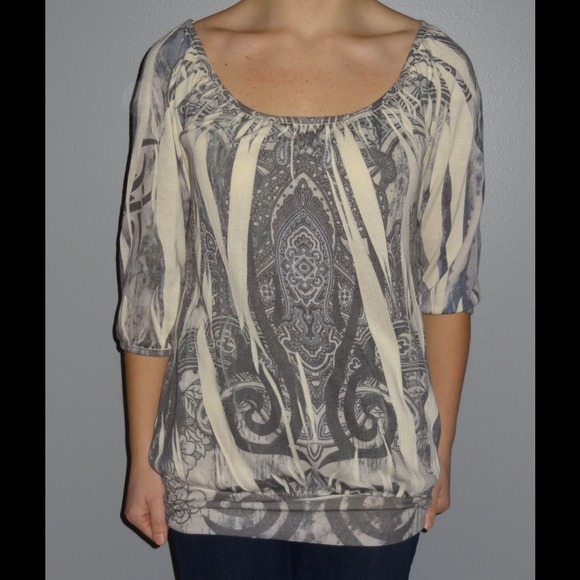 3/4 Sleeve Top with Grey Pattern - Picture 2 of 2
