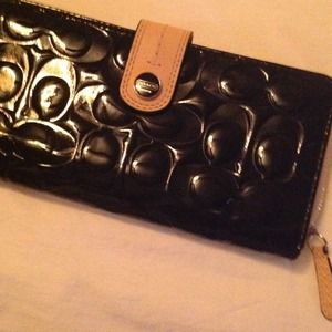 Genuine leather COACH wallet... Brand new