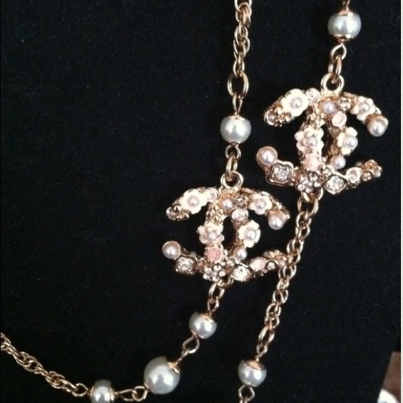 🚫HOLDING🚫💯authentic CHANEL necklace