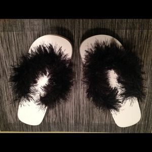 Black & white crochet flip flop by Craig Creations