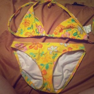 Adorable floral bikini!