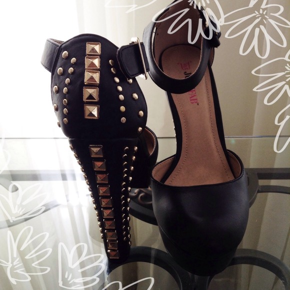 🎉 HOST PICK 2/15 🎉Hiral by JustFab - Picture 1 of 4