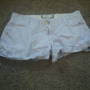 A&f blue and white striped shorts