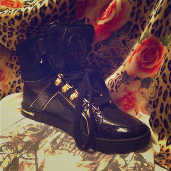 💸SOLD💸Badass MK sneakers